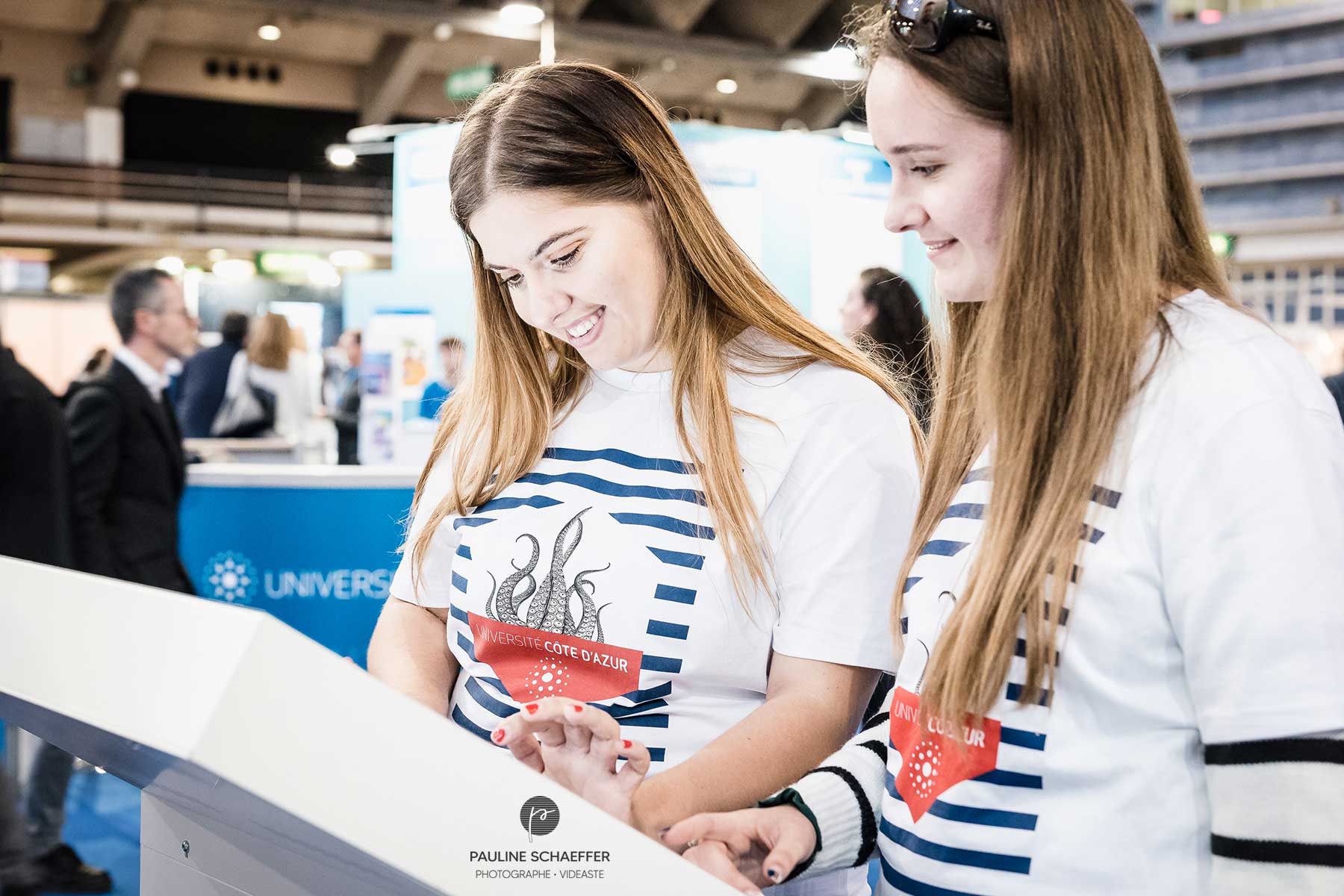 photographe-entreprise-nice-reportage-corporate-université-salon-exposition