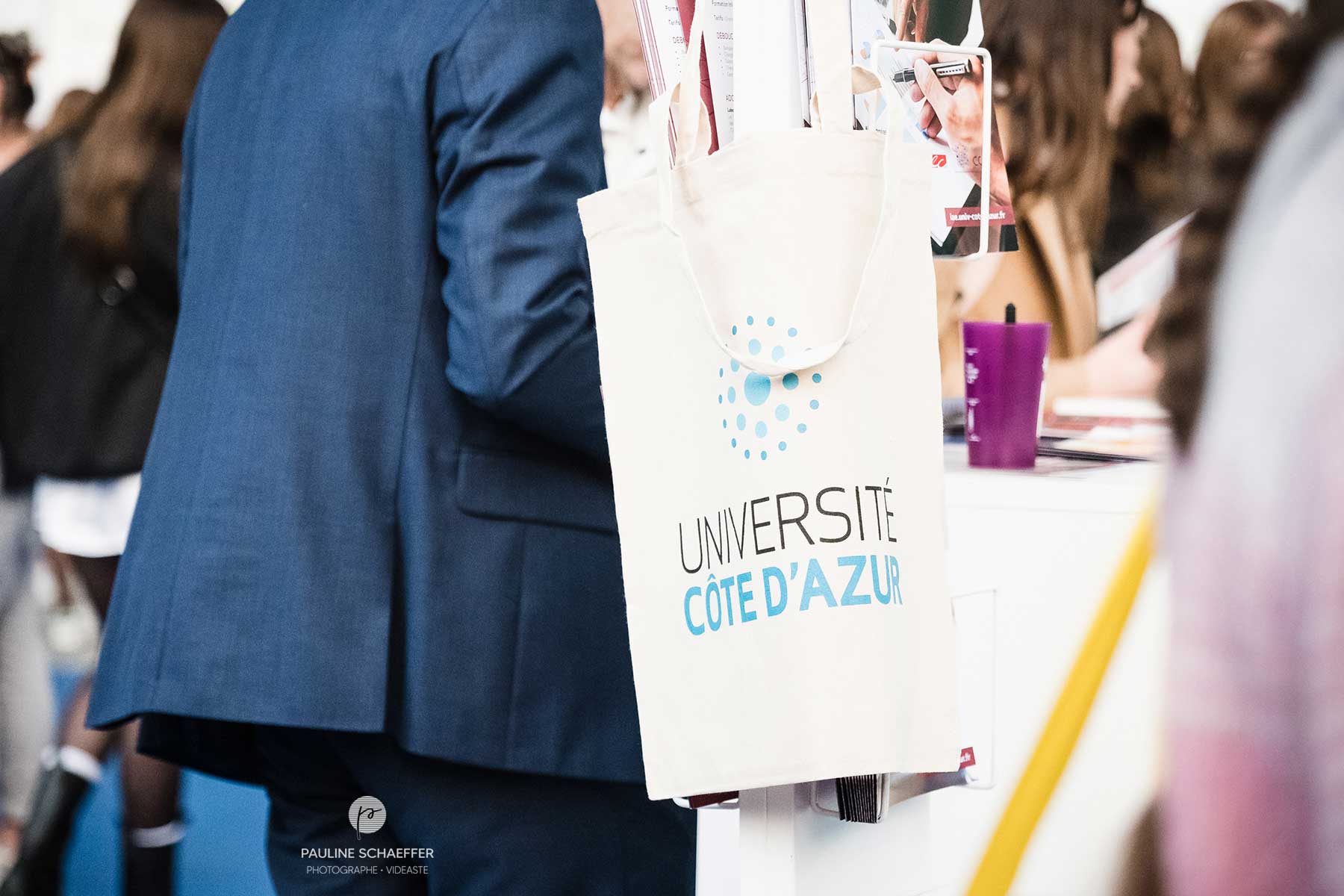 photographe-entreprise-nice-reportage-corporate-université-salon-exposition